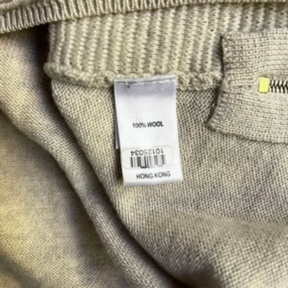 St. John Wool Crew Neck Ribbed Sweater with Zipper Detail‎ Cream size medium